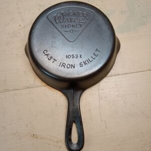 Wagner Ware #3 cast iron skillet 1053E